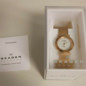 Skagen Denmark Goldtone 107SRRD Watch Mesh band Mother of Pearl face
